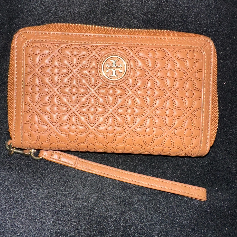 Tory Burch wristlet preloved
